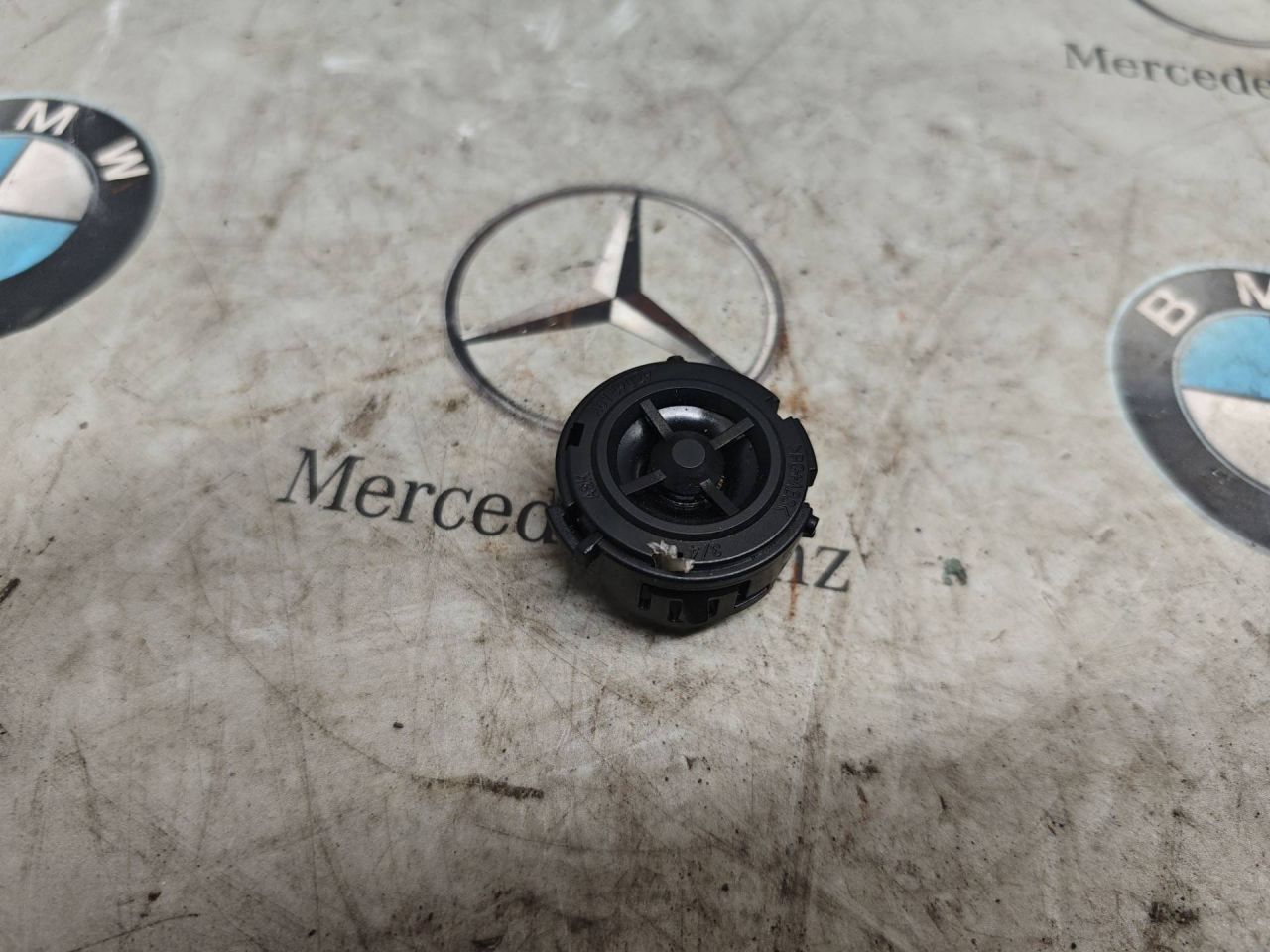 динамик высокочастотный (пищалка) Mercedes-Benz GLB-Класс 1 поколение 2022, бензин, задний привод, A2478200100 - фото №1