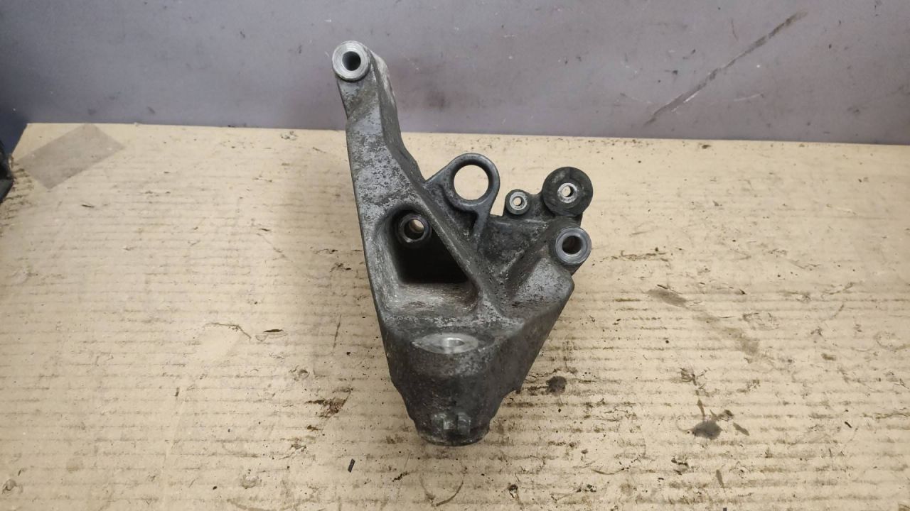 кронштейн двигателя Volkswagen Crafter 1 поколение 2009, 2.5 л., дизель, 076199307 - фото №1