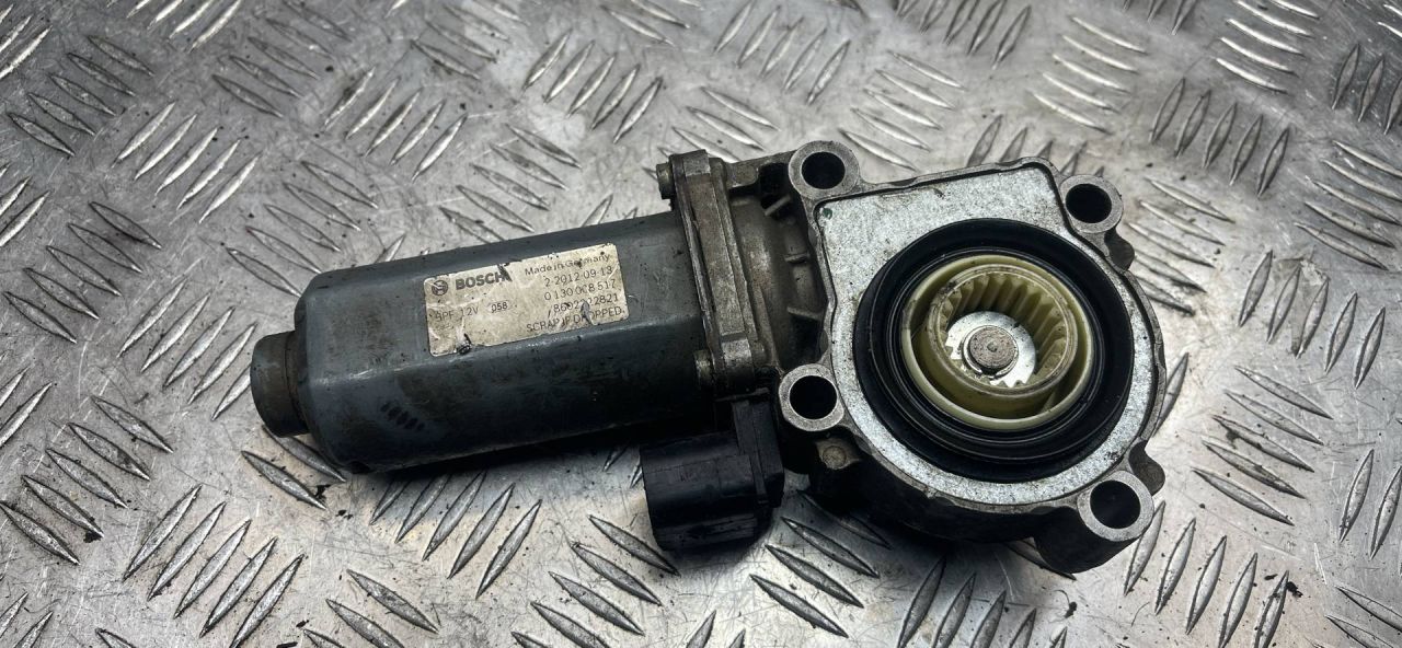 электромотор раздаточной коробки Nissan Patrol Y62 2014, 0130008517, 8602222821 - фото №1