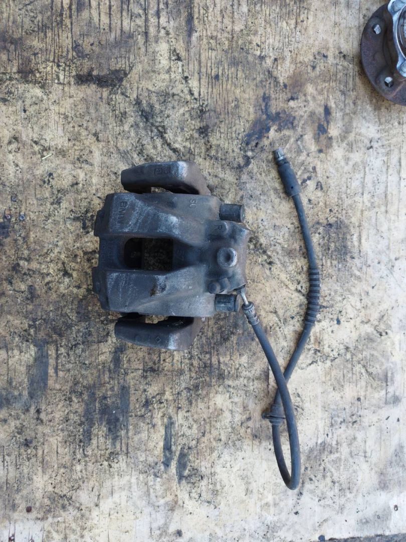 суппорт передний правый BMW X3 F25 2014, 2.8 л., бензин - фото №1