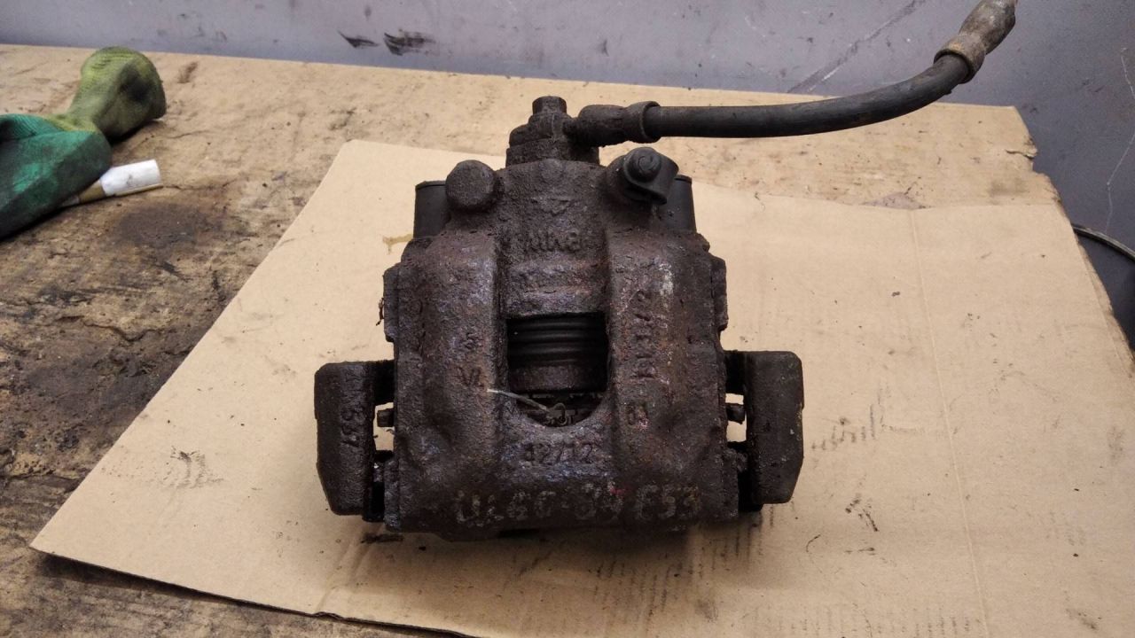 суппорт задний правый BMW X5 E53 2003 - фото №1