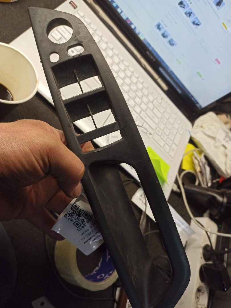 накладка блока управления стеклоподъемниками BMW X5 E70 2008, 4.8 л., N62 B48 B, бензин, АКПП, черный, внедорожник 5 дв. - фото №1