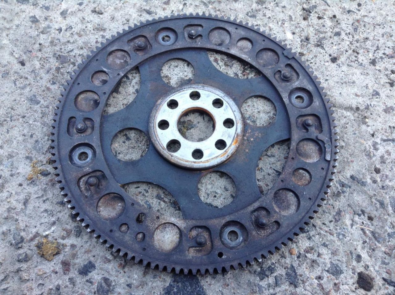 маховик BMW 5 серия E60/E61 2005, 3.0 л., дизель, АКПП, универсал - фото №1