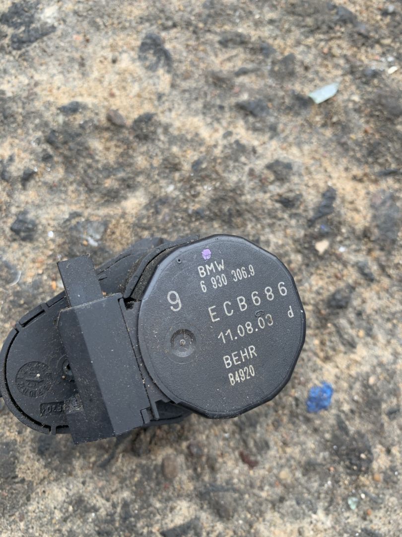 моторчик заслонки печки BMW 5 серия E60/E61 2006, дизель, АКПП, седан, 6930306 - фото №1