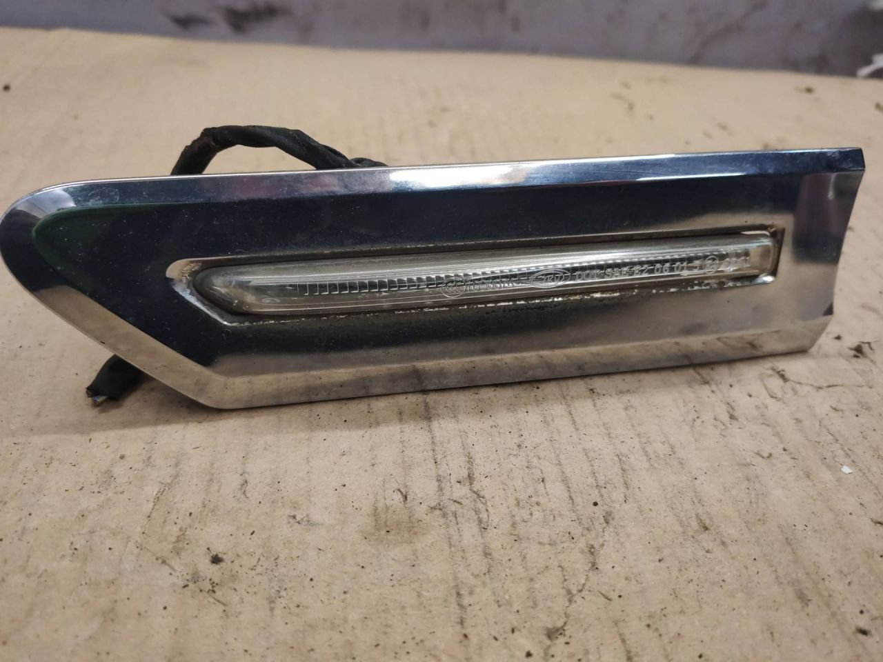 повторитель поворота на крыле BMW 7 серия F01/F02 2010, 7203371 - фото №1