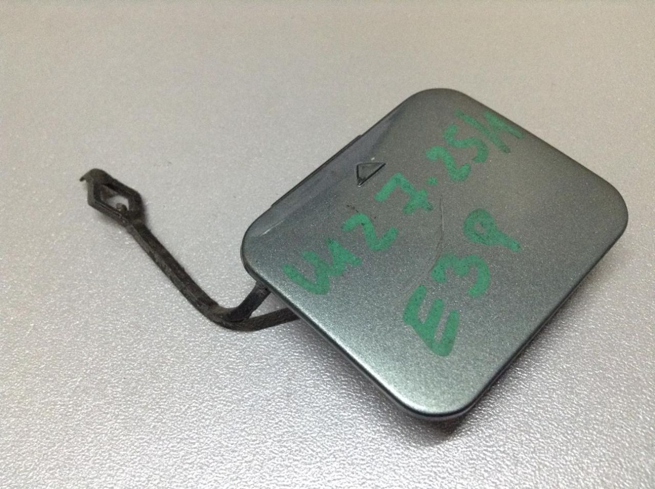 заглушка заднего бампера под крюк BMW 5 серия E39 2000, 2.0 л., бензин, АКПП, седан, 8159375 - фото №1