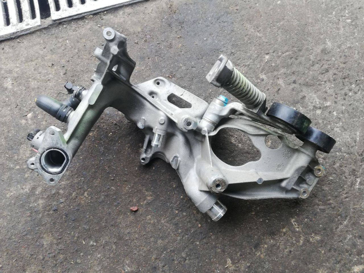 кронштейн генератора Mercedes-Benz B-Класс W246 2012, 1.8 л., OM 651.901, дизель, A6512011709 - фото №1