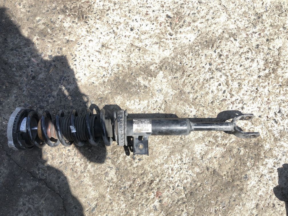 амортизатор передний правый BMW 2012, 3.0 л., N55 B30 A, бензин, АКПП, хетчбэк 5 дв. - фото №1