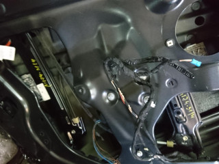 стеклоподъемник задний левый BMW 2013, 2.0 л., N47 D20 C, дизель, АКПП, хетчбэк 5 дв., правый руль, 51357339589, 67627046031