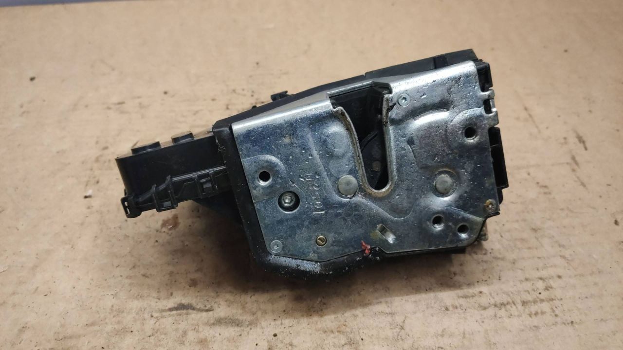 замок двери задней левой BMW 3 серия E46 2000 - фото №1