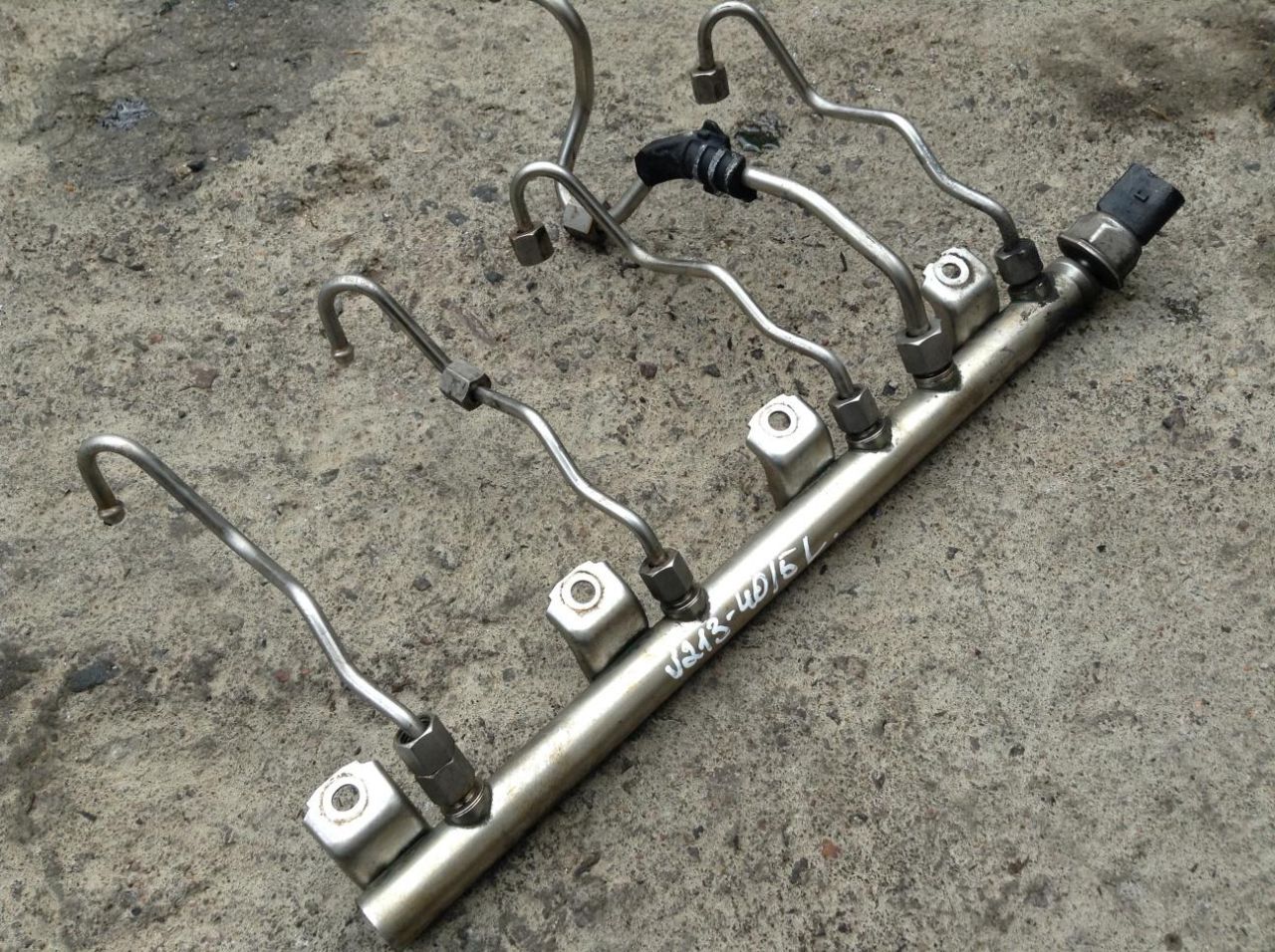 топливная рампа BMW 7 серия F01/F02 2010, 4.4 л., N63 B44 A, бензин, АКПП, седан, 7547599 - фото №1