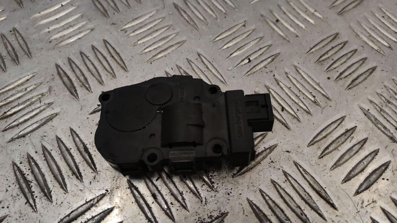 моторчик заслонки печки Mercedes-Benz GL-Класс X166 2013, 3.0 л., OM 642.826, дизель, АКПП, коричневый, внедорожник 5 дв., 11022013 - фото №1