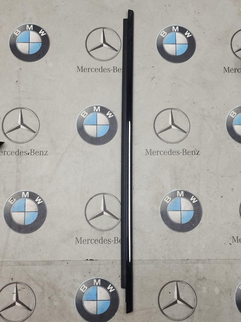 молдинг двери задней правой BMW 2023, 2.0 л., дизель, 300 - фото №1