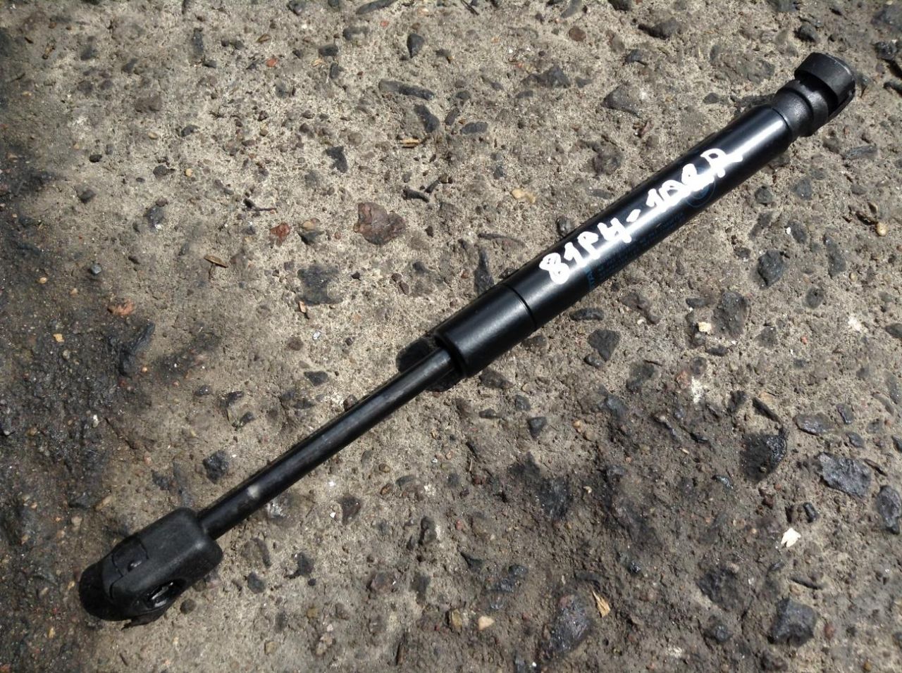 амортизатор капота BMW 5 серия E60/E61 2006, 3.0 л., дизель, АКПП, синий, седан - фото №1