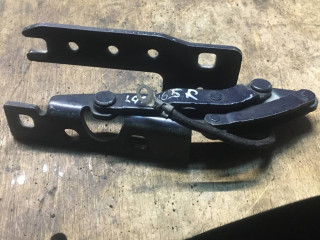 петля капота правая BMW 7 серия E65/E66/E67 2004, 8240334