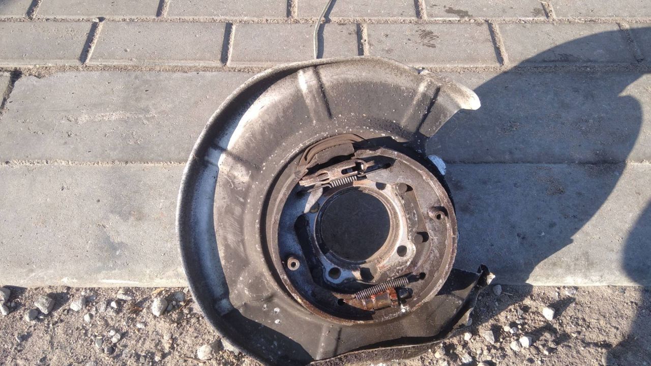 кулак BMW 6 серия E63/E64 2006 - фото №1