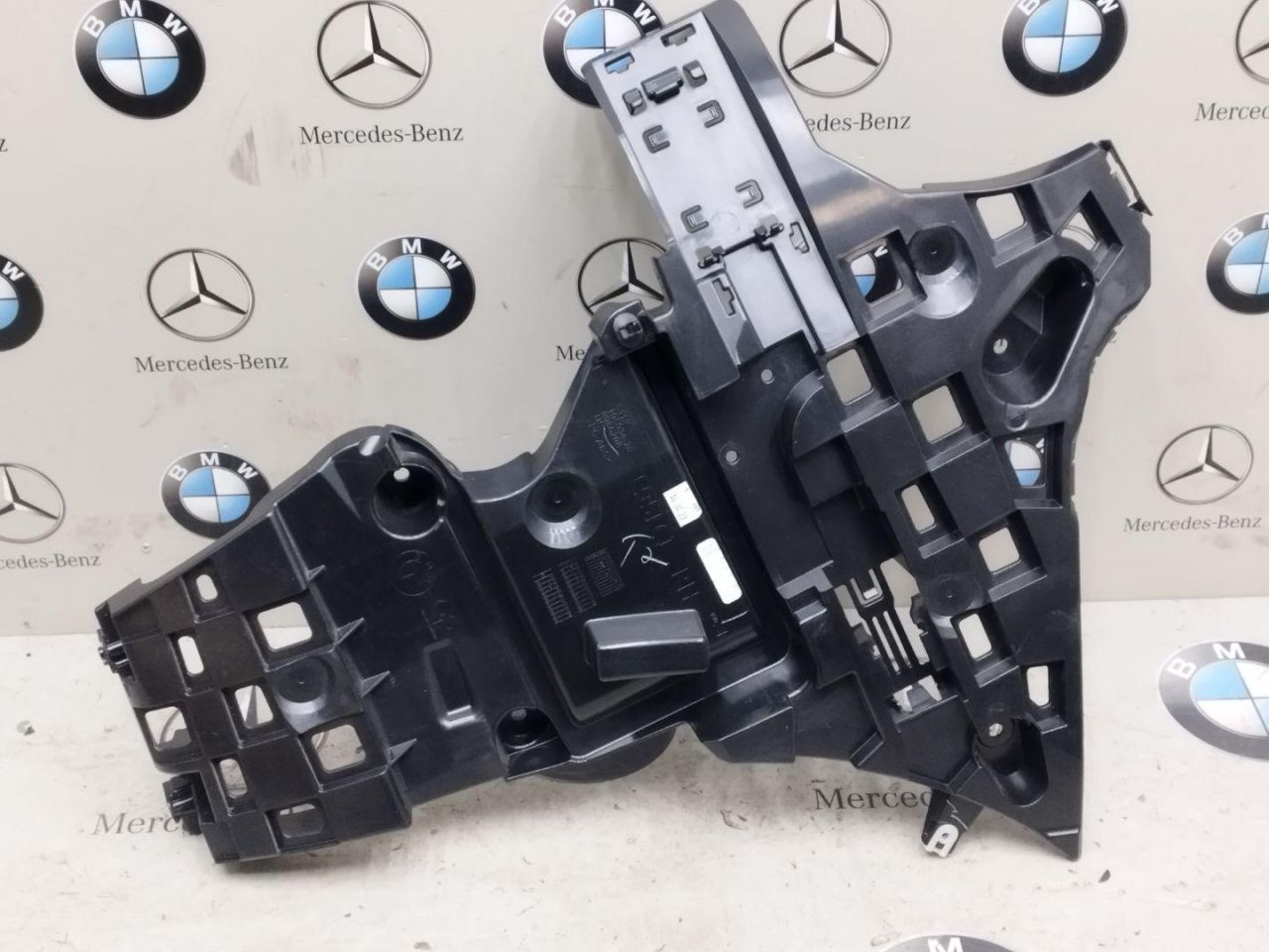 Крепление бампера переднего BMW 2023, 4.4 л., бензин, 416, 8086208 - фото №1