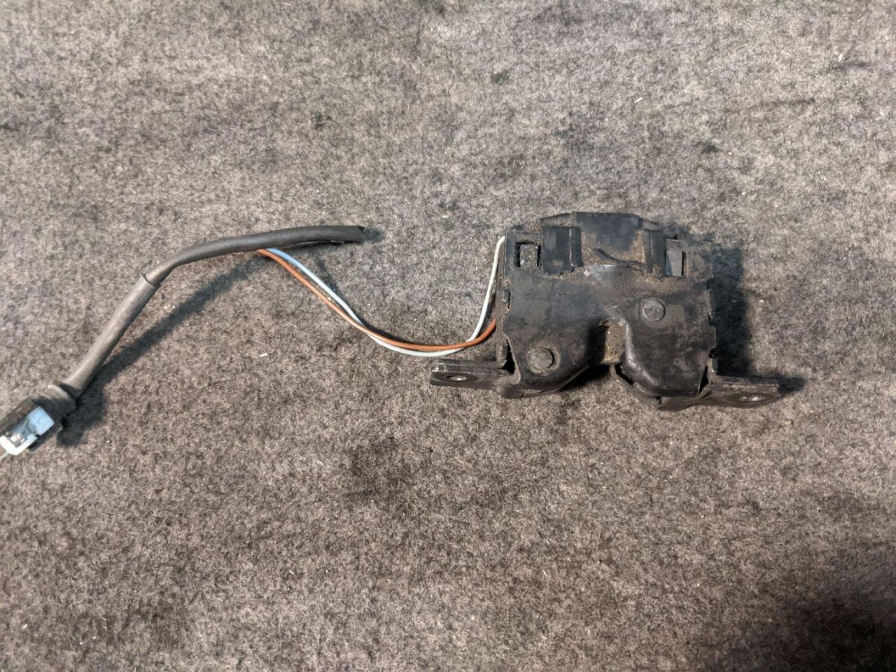 замок капота Mercedes-Benz SLK-Класс R171 2006, 3.5 л., M 272.963, бензин, АКПП, серебристый, кабриолет, 2308800060, A2308800060 - фото №1