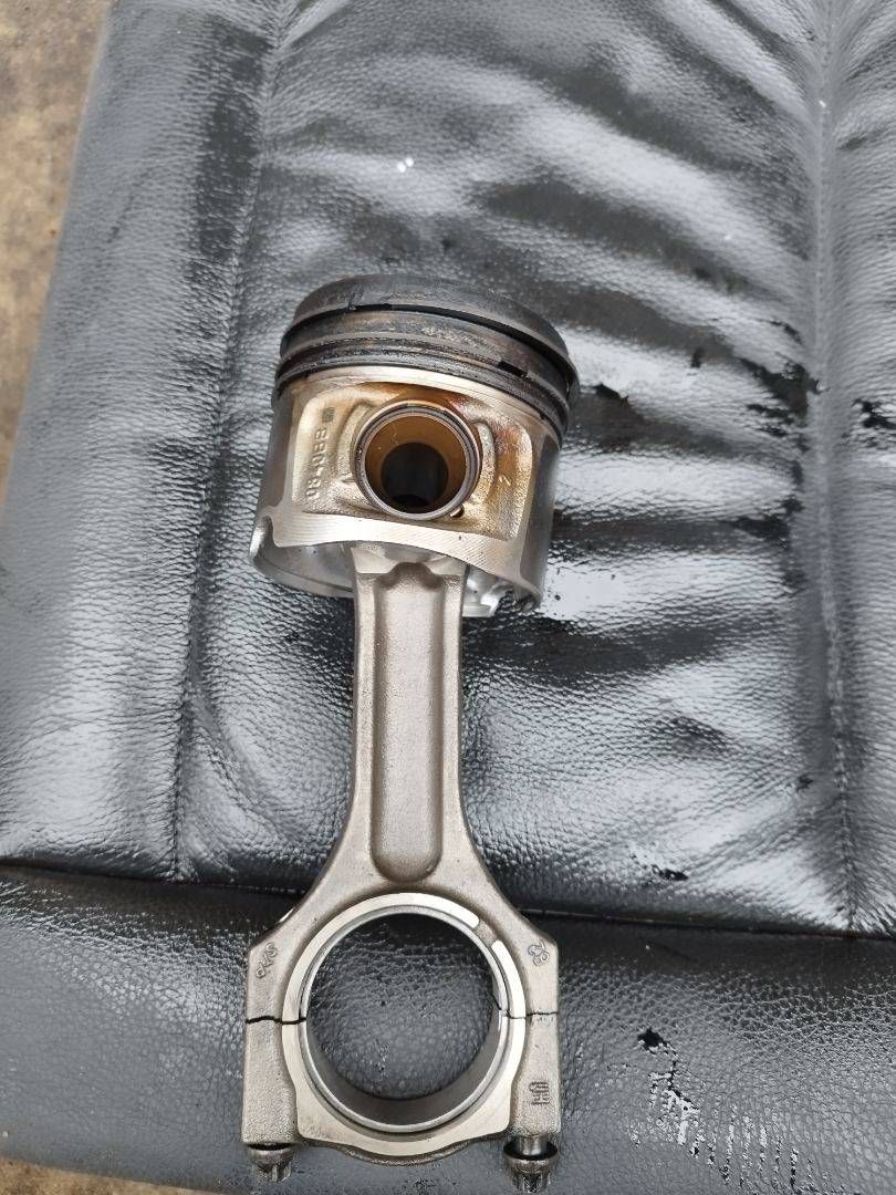 поршень BMW X1 E84 2010, 2.0 л., N47 D20 C, дизель - фото №1