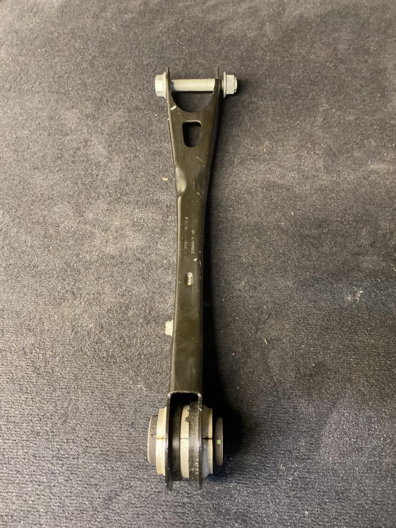 рычаг задний левый BMW 2023, 2.0 л., бензин, 416, 6871023 - фото №1