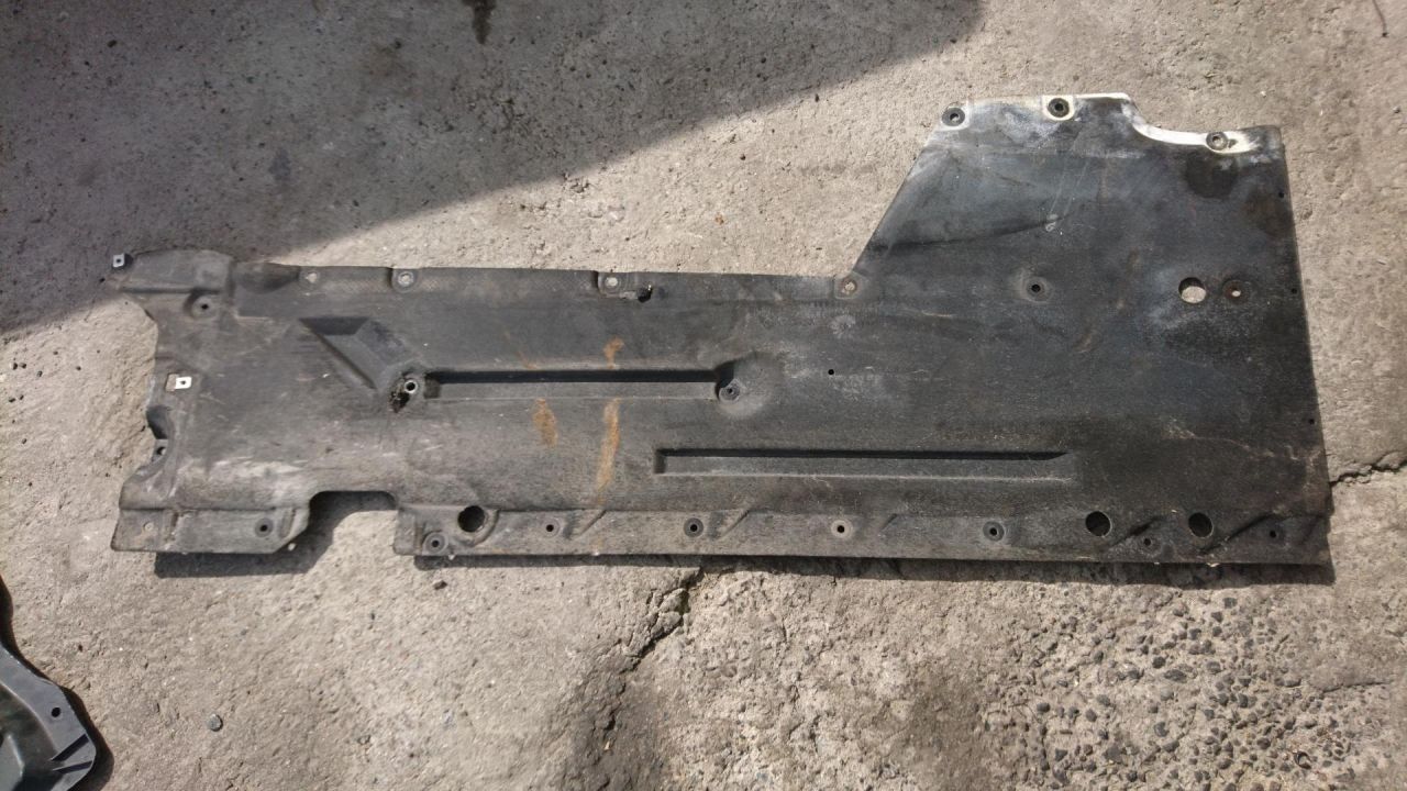 защита днища BMW 2013, 2.0 л., N47 D20 C, дизель, АКПП, хетчбэк 5 дв., правый руль, 51757241834 - фото №1