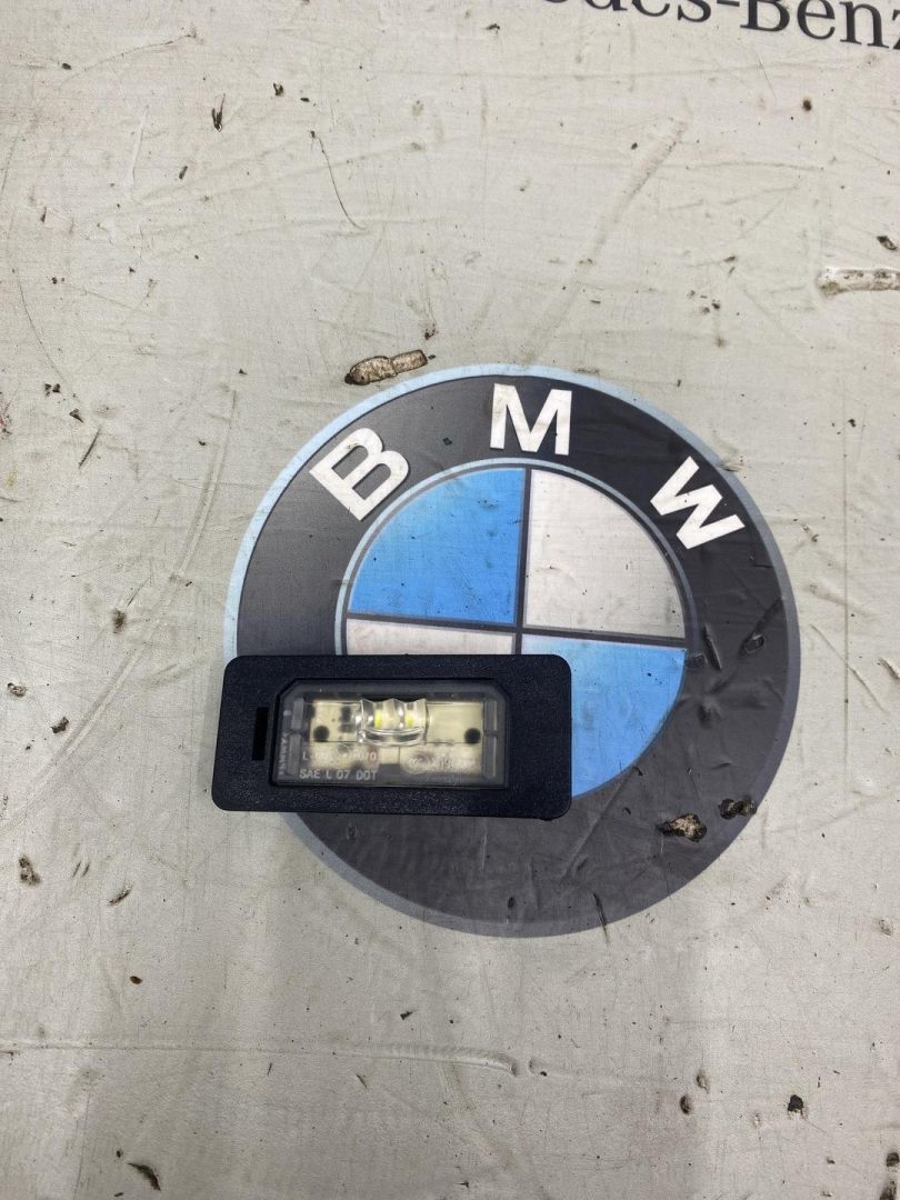 подсветка номера BMW 2 серия Active Tourer F45 2015, 2.0 л., бензин, 7193293 - фото №1