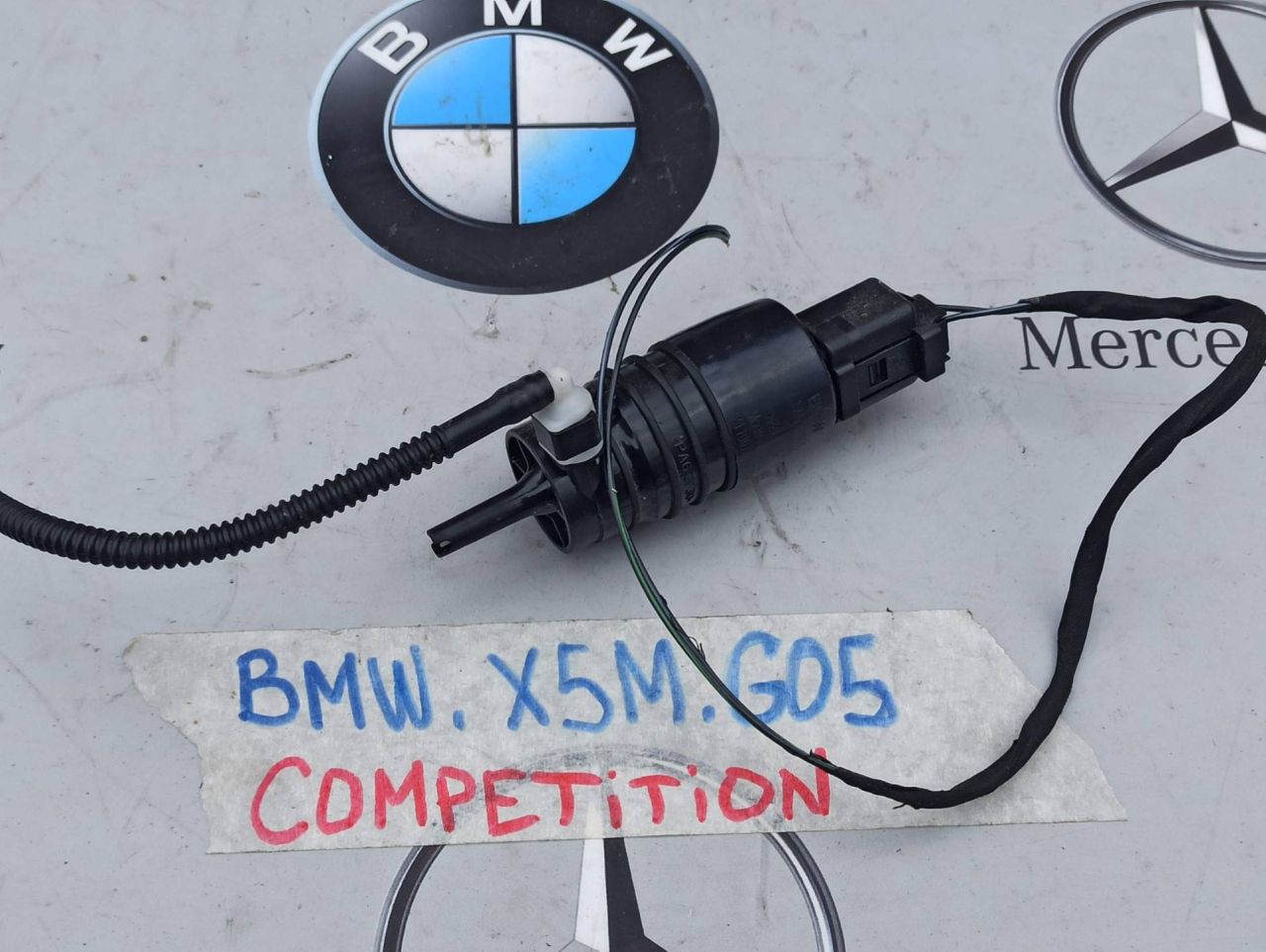 насос (моторчик) омывателя стекла BMW X5 M F95 2021, 4.4 л., бензин, полный привод, 7310147 - фото №1