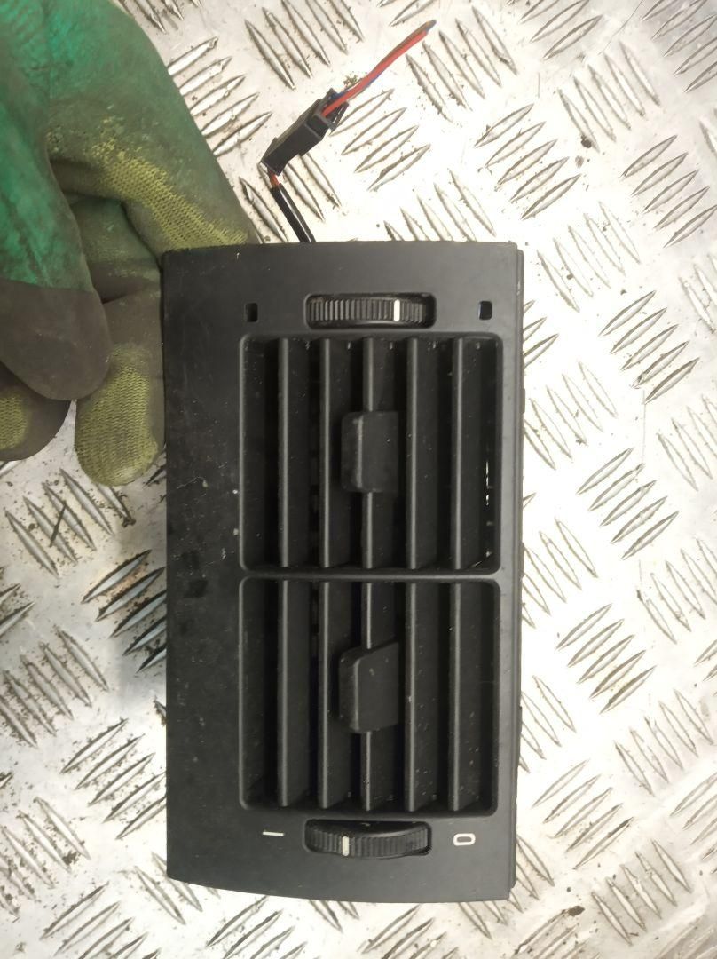 дефлектор обдува салона BMW 5 серия E39 1996, 2.5 л., дизель, МКПП, седан, 8376150, 64228376150 - фото №1