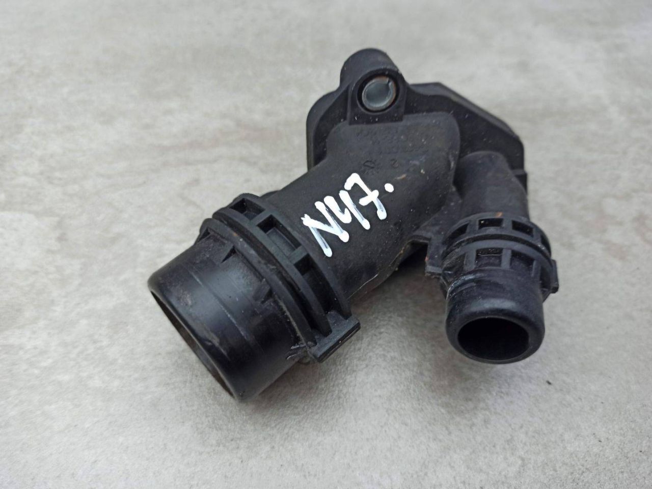 фланец (тройник) системы охлаждения BMW X1 E84 2010, 2.0 л., N47 D20 C, дизель, 7800048 - фото №1