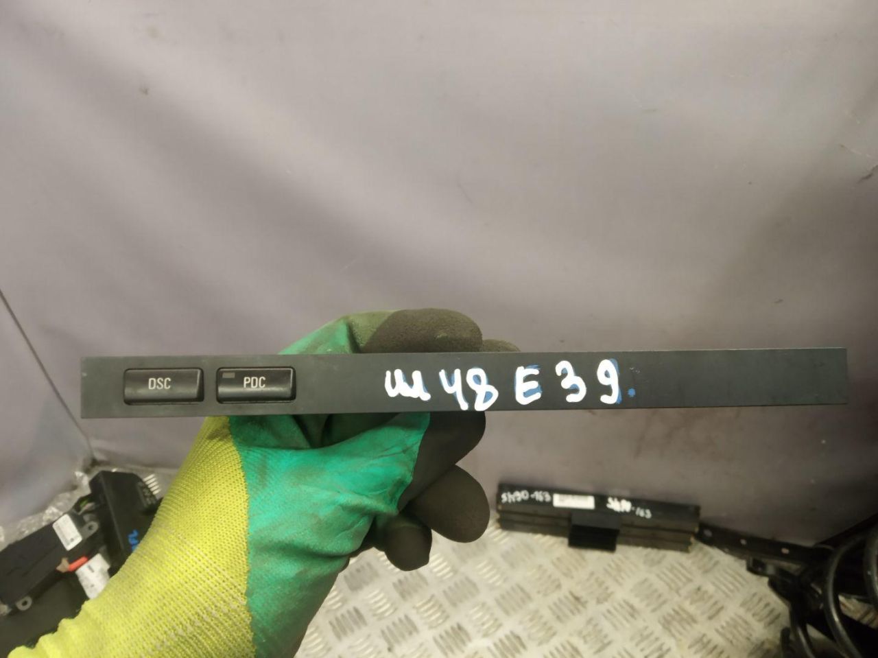 кнопка (выключатель) BMW 5 серия E39 1999, 2.0 л., бензин, АКПП, седан, 8373769 - фото №1