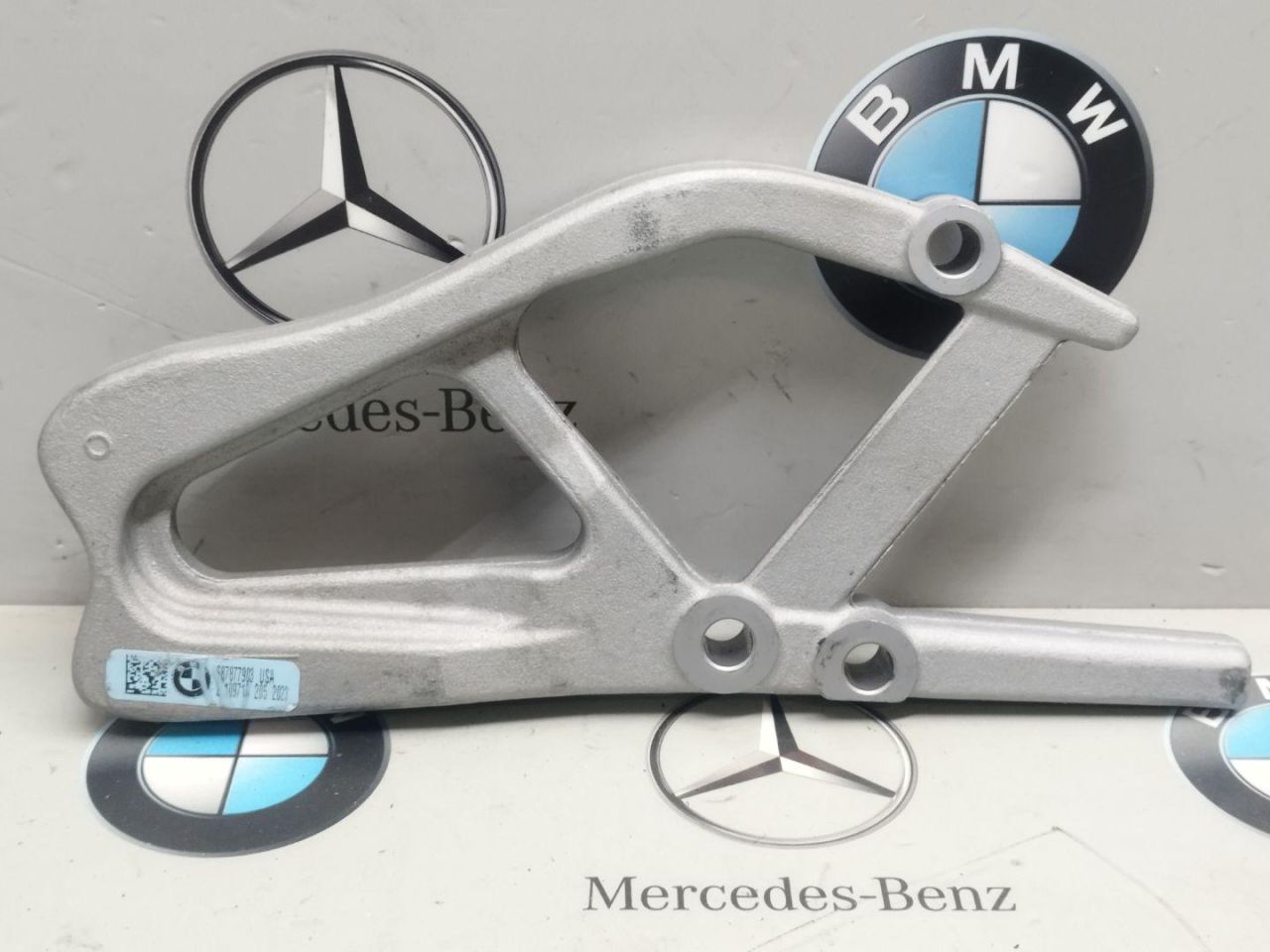 Кронштейн балки BMW 2024, 6878779 - фото №1