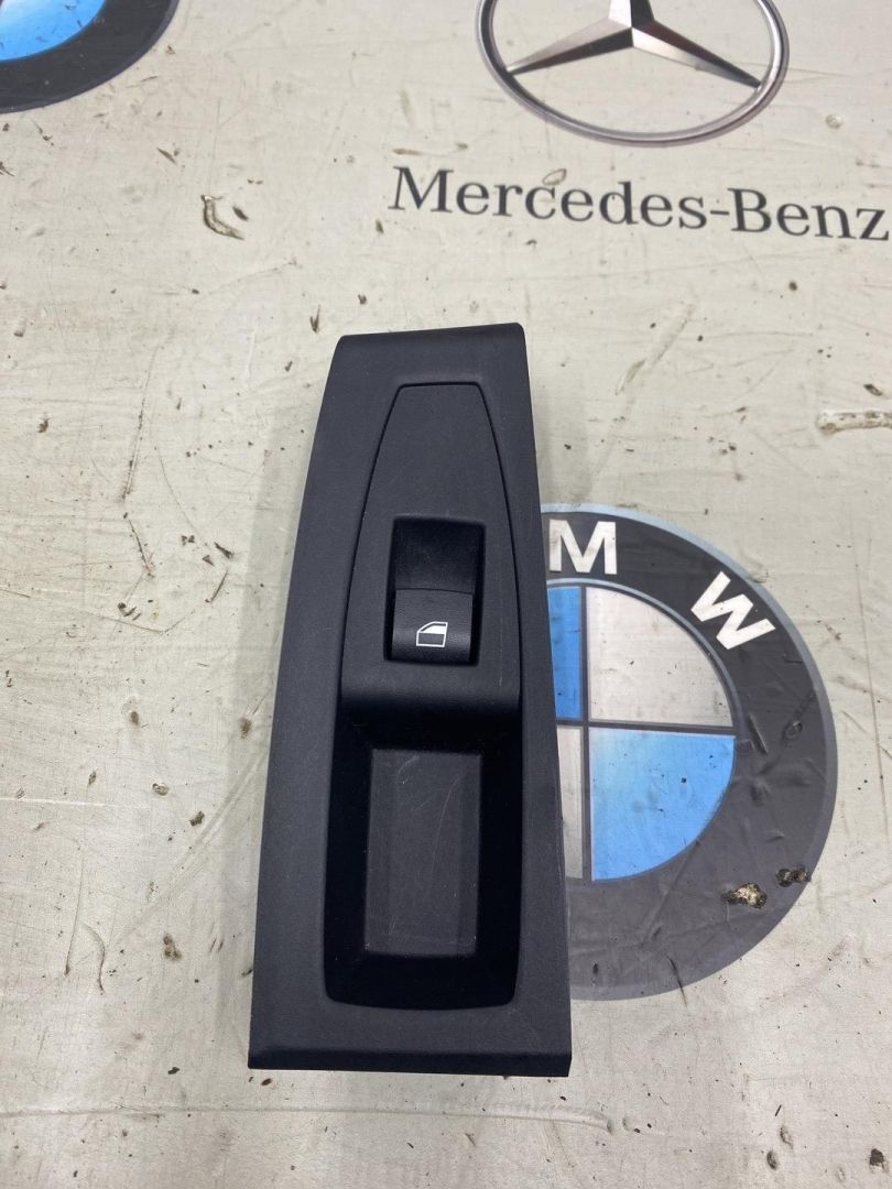 кнопка стеклоподъемника двери задней правой BMW 2 серия Active Tourer F45 2015, 2.0 л., бензин, 9208107 - фото №1