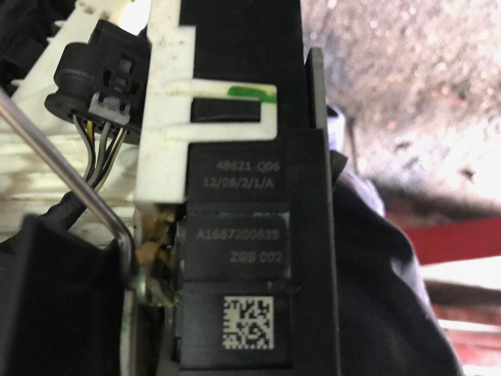 замок двери передней правой Mercedes-Benz M-Класс W166 2012, 2.1 л., OM 651.960, дизель, АКПП, мокрый асфальт, внедорожник 5 дв., A1667200635 - фото №1