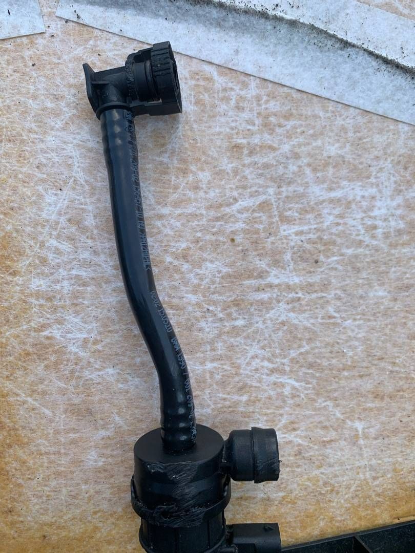 маслоотделитель (сапун) BMW 2010, 3.5 л., бензин, 7601209 - фото №1