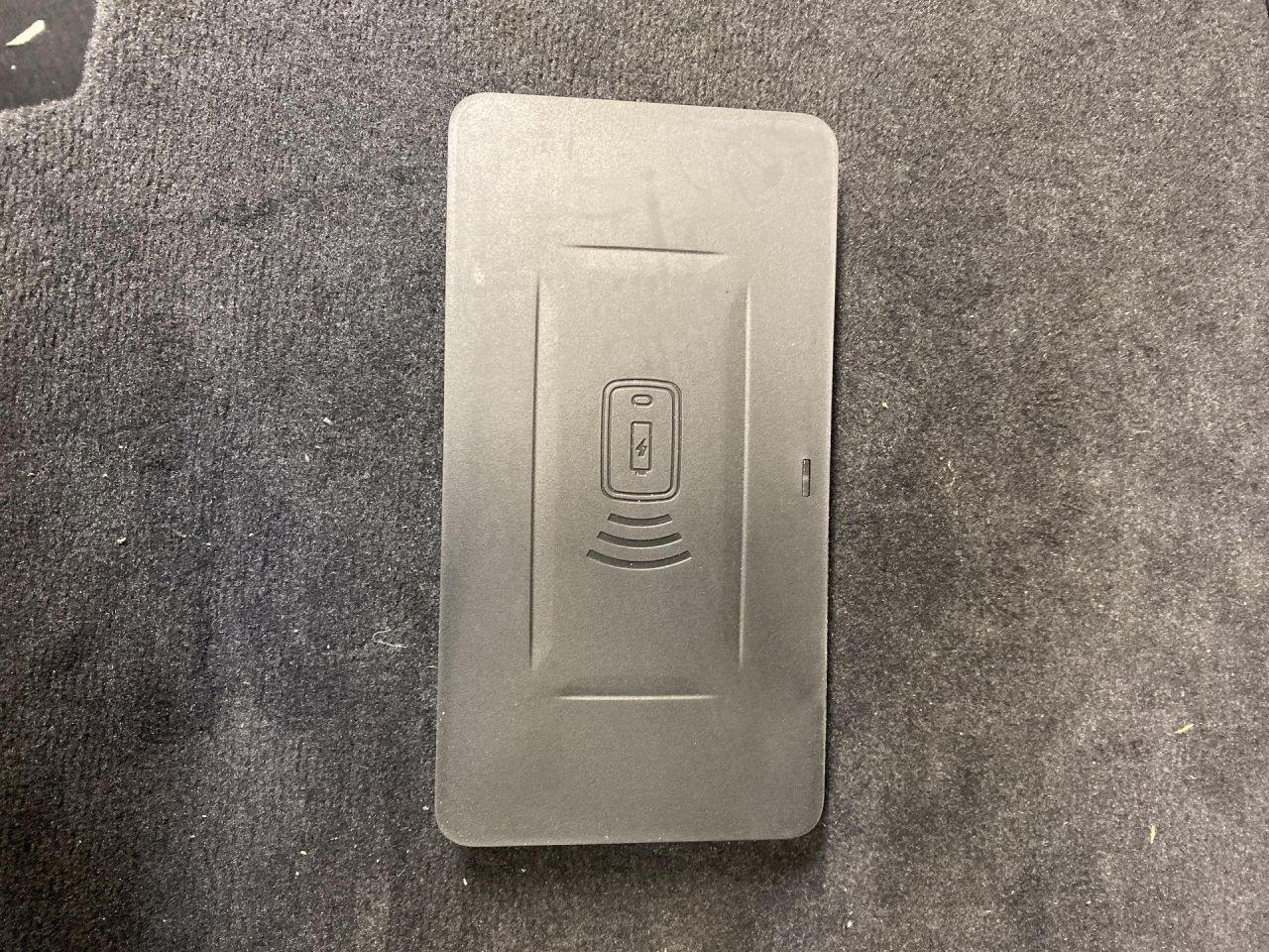 Беспроводное зарядное устройство BMW 2024, 5A82C19 - фото №1