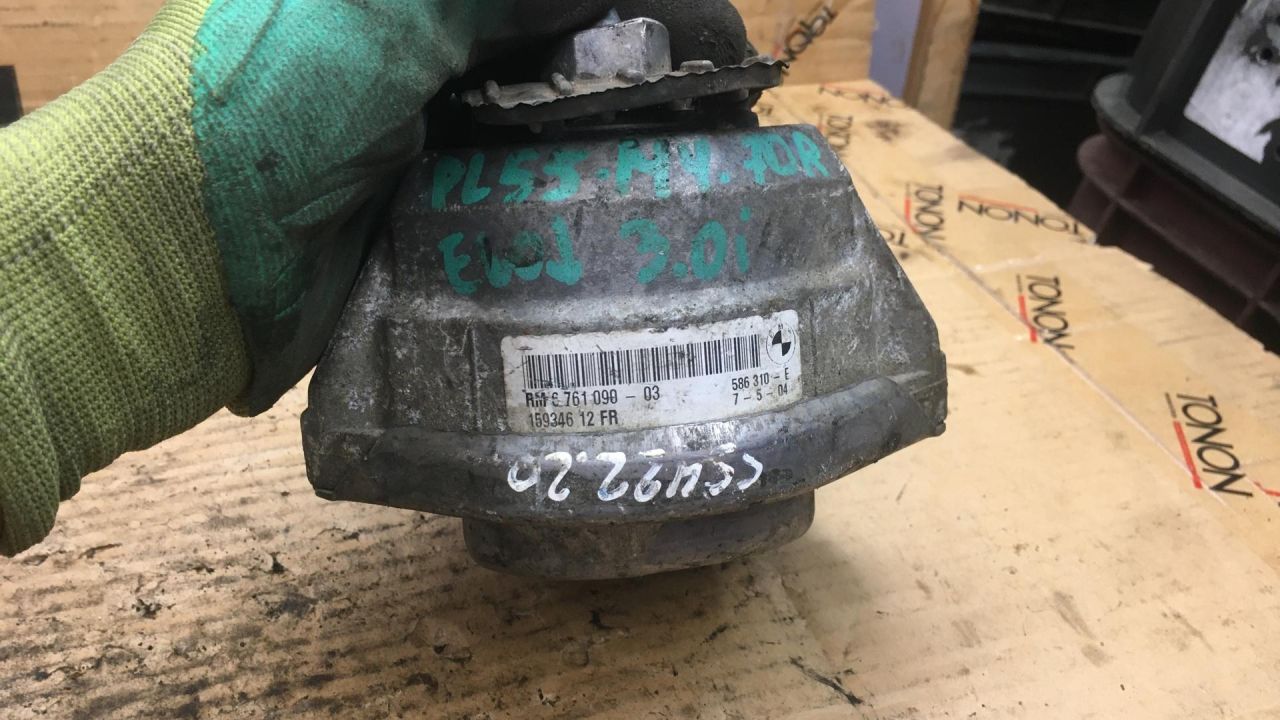 подушка крепления двигателя BMW 5 серия E60/E61 2007, 3.0 л., бензин, АКПП, седан, 6761090 - фото №1