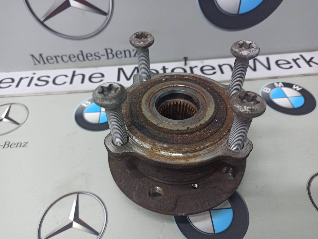 ступица передняя правая BMW X6 F16 2016, 3.0 л., бензин, правый руль - фото №1