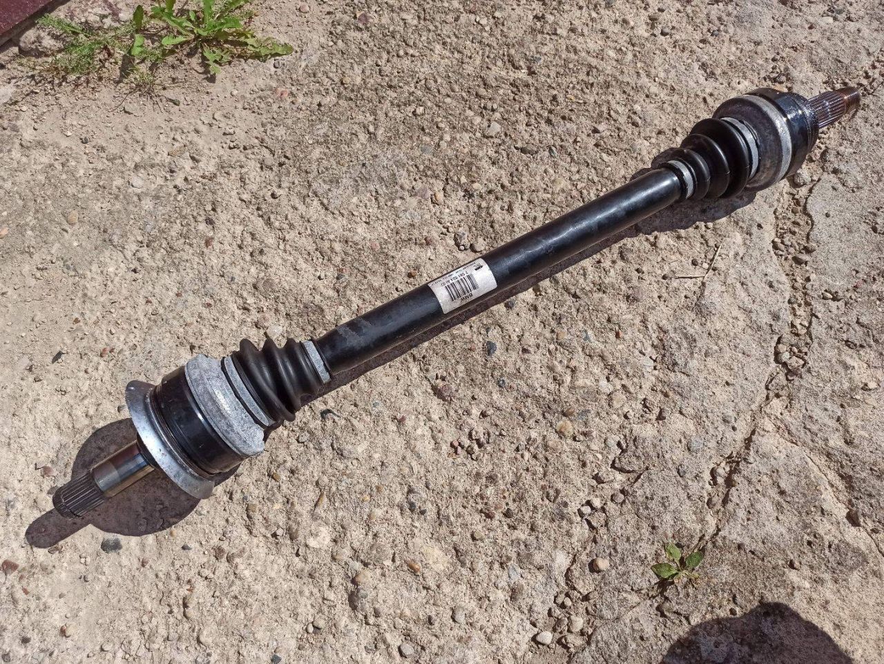 полуось задняя (приводной вал, ШРУС) BMW 2010, 3.5 л., бензин, 7581024 - фото №1