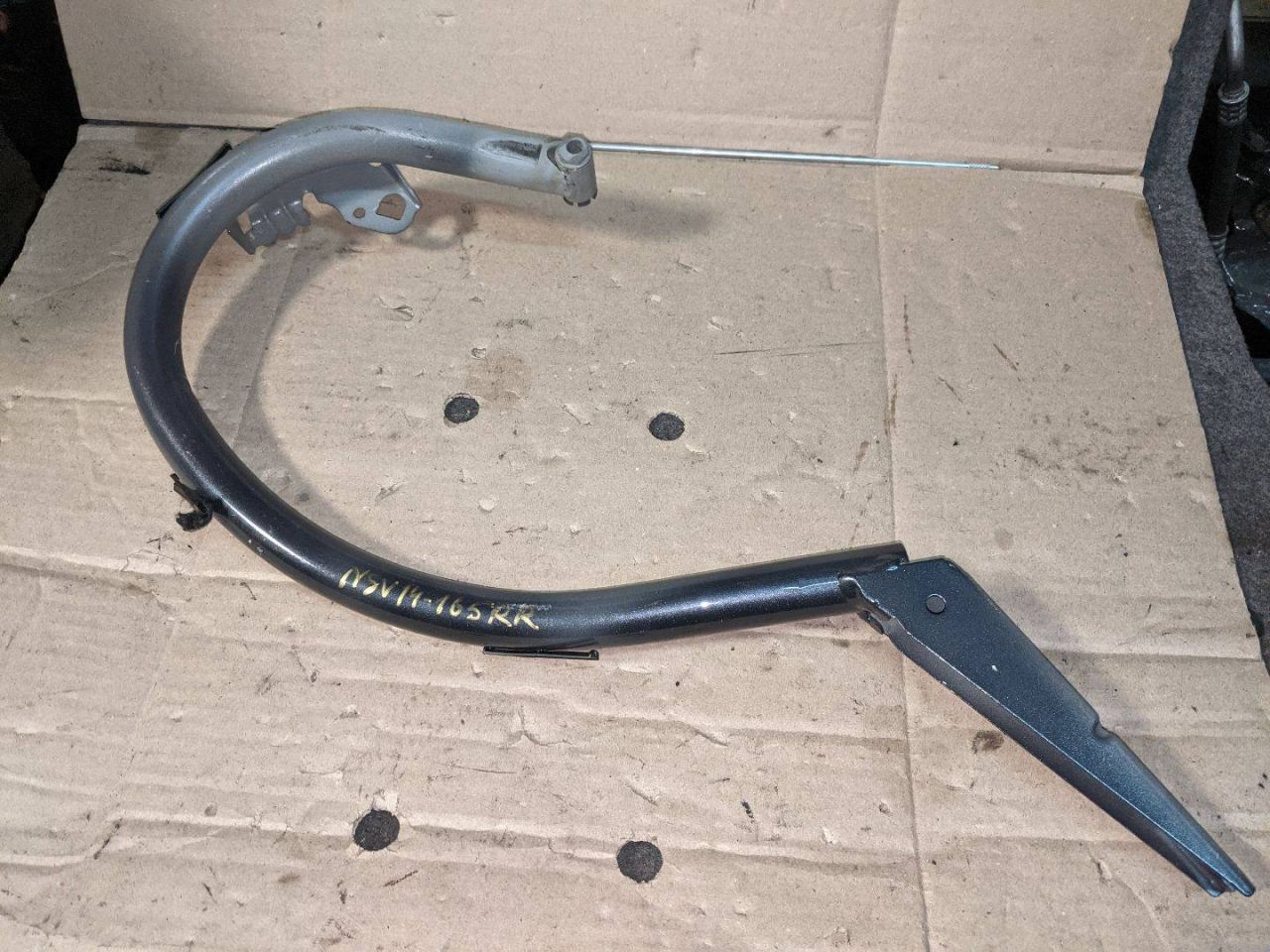 петля крышки багажника Mercedes-Benz E-Класс W212/S212/C207/A207 2010, 2.2 л., дизель, АКПП, седан, задний привод, правый руль, A2127500228 - фото №1