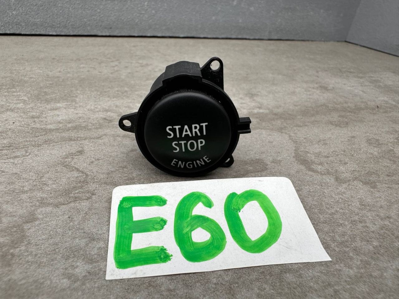 кнопка запуска двигателя BMW 5 серия E60/E61 (2002 - 2007), 6979533 - фото №1