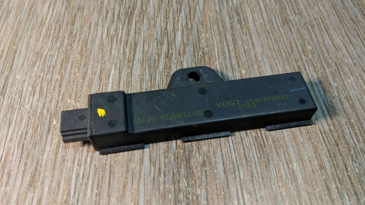 Антенна системы комфортного доступа BMW 7 серия F01/F02 2010, 4.4 л., N63 B44 A, бензин, АКПП, седан, 9220832 - фото №1