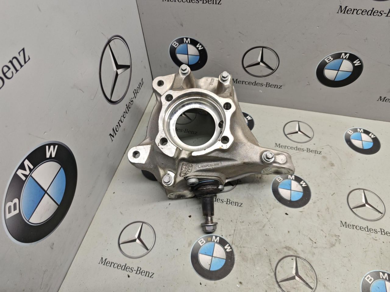 кулак поворотный правый BMW 2023, 475, 8067436 - фото №1