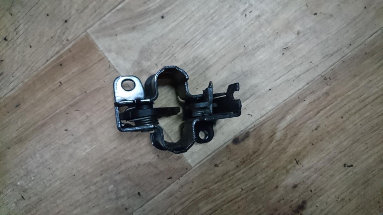 замок капота Mercedes-Benz M-Класс W164 2006, 3.5 л., M 272.967, бензин, АКПП, внедорожник 5 дв., правый руль, A2198800160 - фото №1