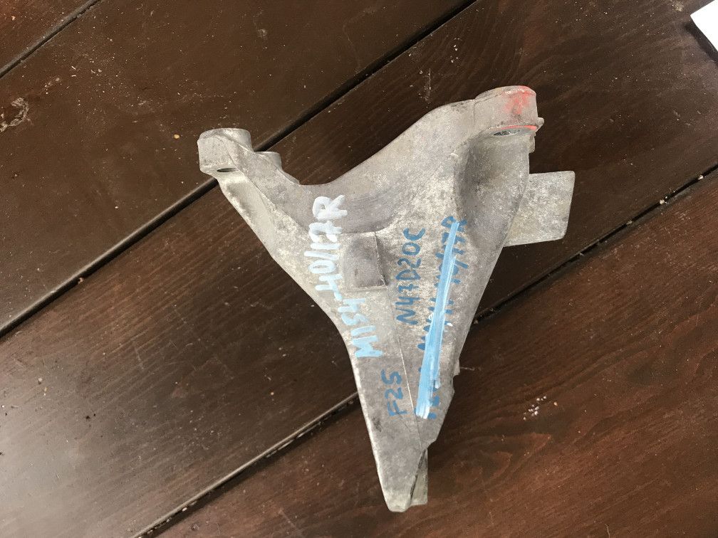 кронштейн двигателя BMW X3 F25 2013, 2.0 л., N47 D20 C, дизель, АКПП, черный, внедорожник 5 дв., 22116777064 - фото №1