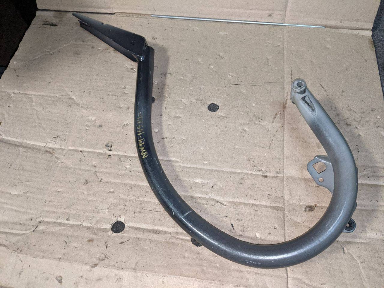 петля крышки багажника Mercedes-Benz E-Класс W212/S212/C207/A207 2010, 2.2 л., дизель, АКПП, седан, задний привод, правый руль, A2127500128 - фото №1