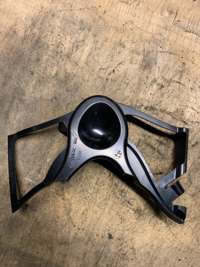 крепление крыла переднего левого BMW 7 серия E65/E66/E67 2002, 4.4 л., АКПП, седан, 7121617 - фото №1