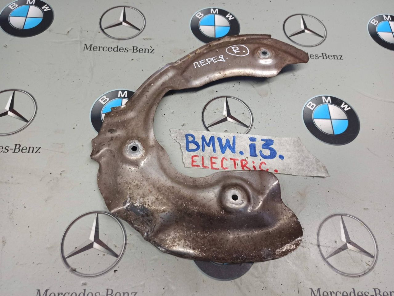 защитный кожух тормозного механизма BMW i3 L01 2015, 6799328 - фото №1