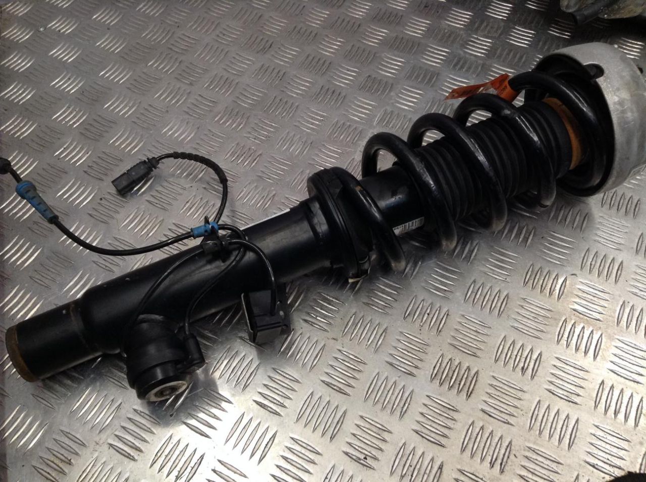 амортизатор передний левый BMW X6 F16 2017, 3.0 л., N57 D30 B, дизель, АКПП, внедорожник 5 дв., 6875083 - фото №1