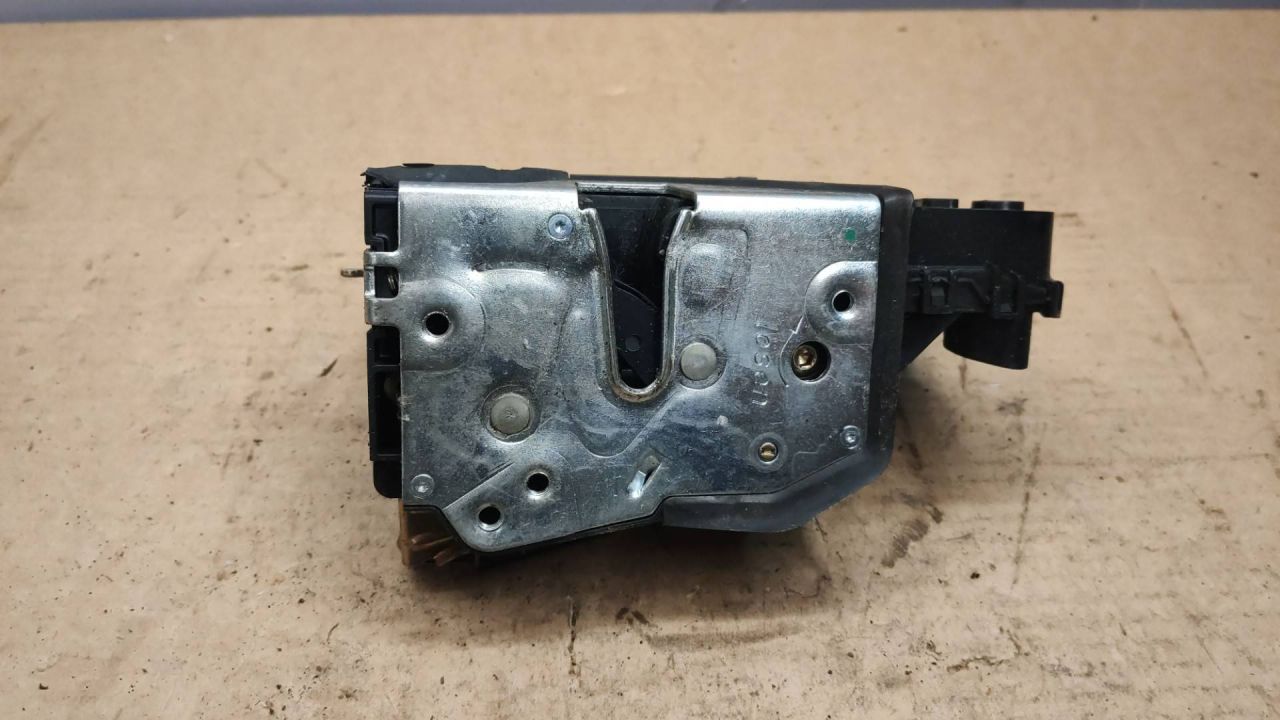 замок двери передней правой BMW 3 серия E46 2003 - фото №1