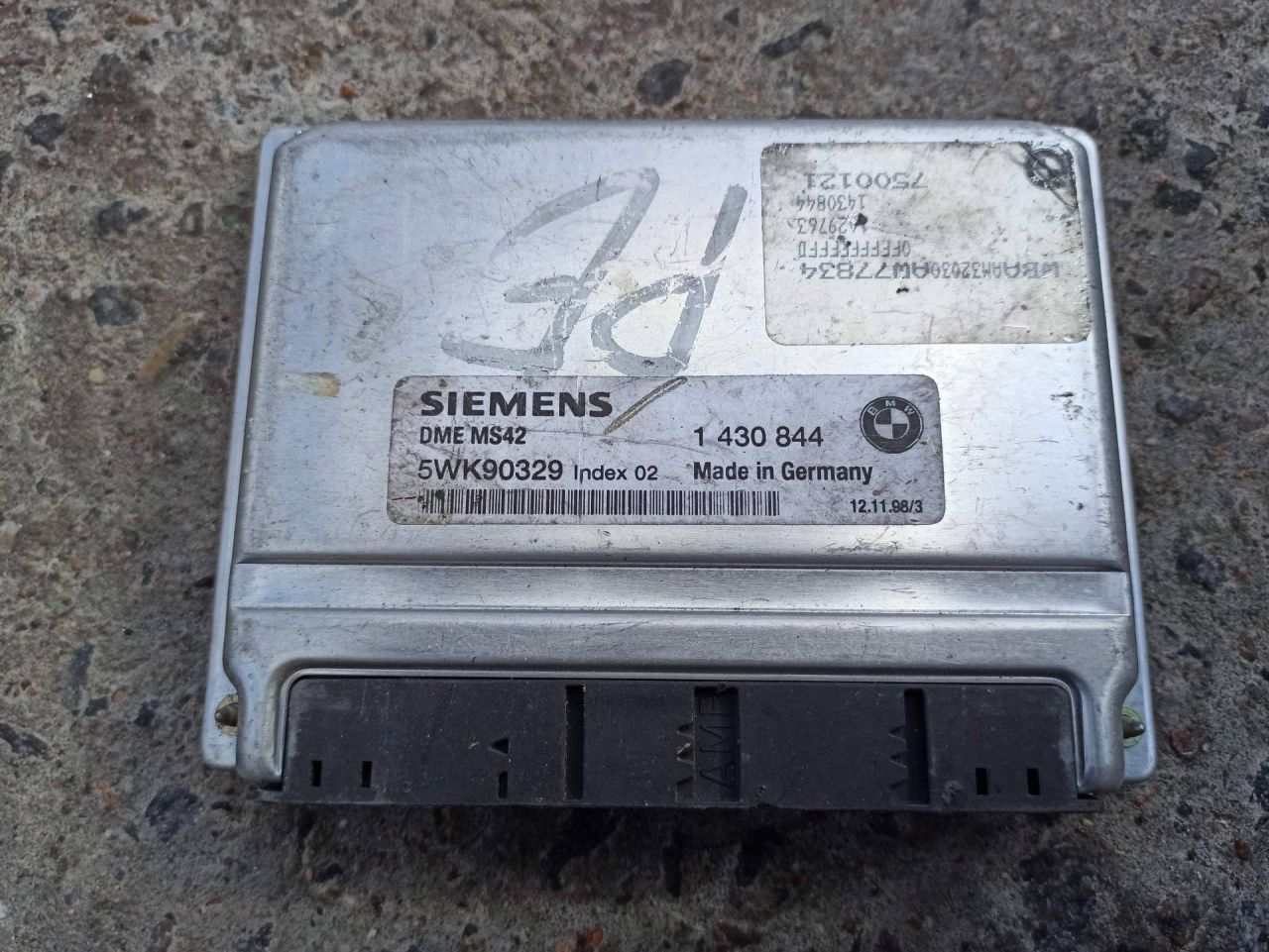 блок управления двигателем BMW 7 серия E38 1997, 1430844 - фото №1